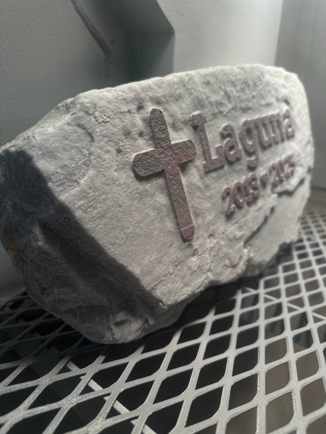 Custom Engraved Natural Stone Pet Memorial – Idaho Silver Flagstone