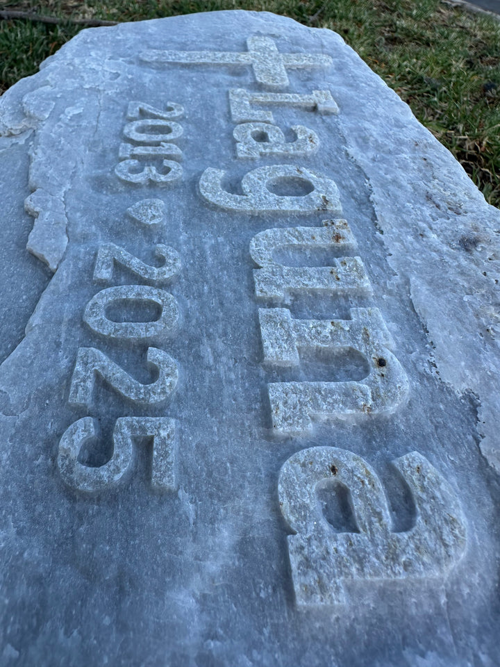 Custom Engraved Natural Stone Pet Memorial – Idaho Silver Flagstone
