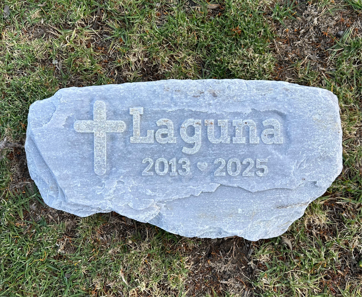 Custom engraved Idaho Silver flagstone pet memorial with raised lettering