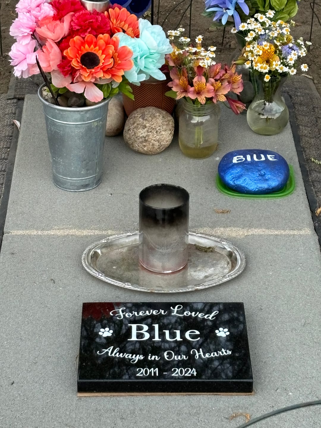 Black granite pet memorial with deep monument-style sand-carved engraving